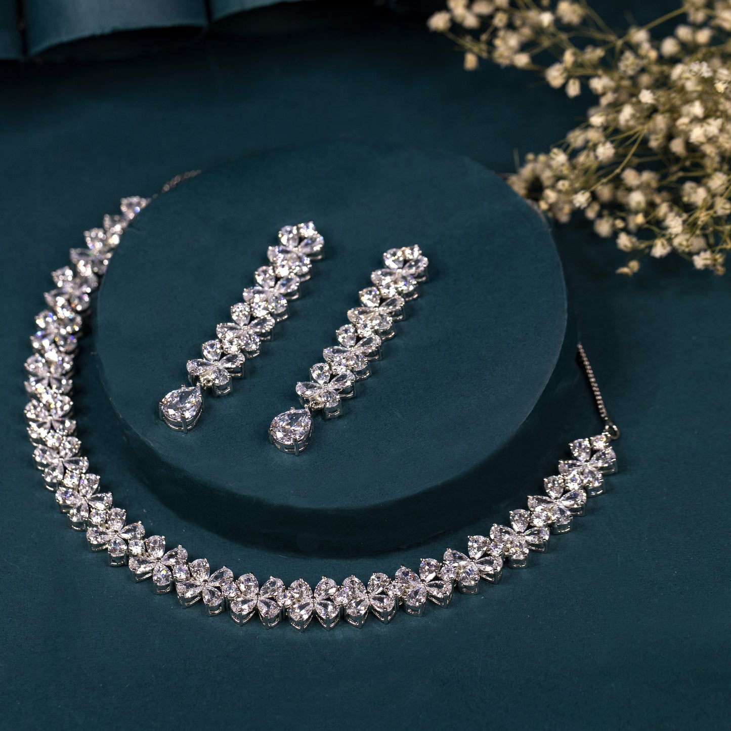 Buy Floro bloom necklace set online