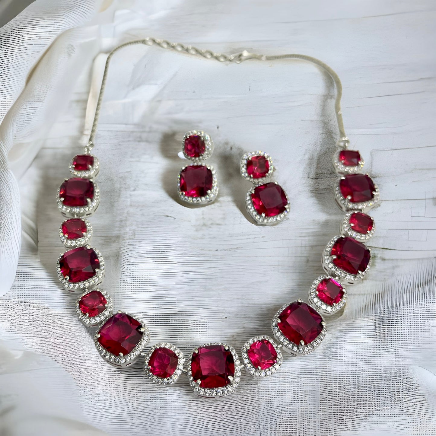 Kushion Exotica necklace set