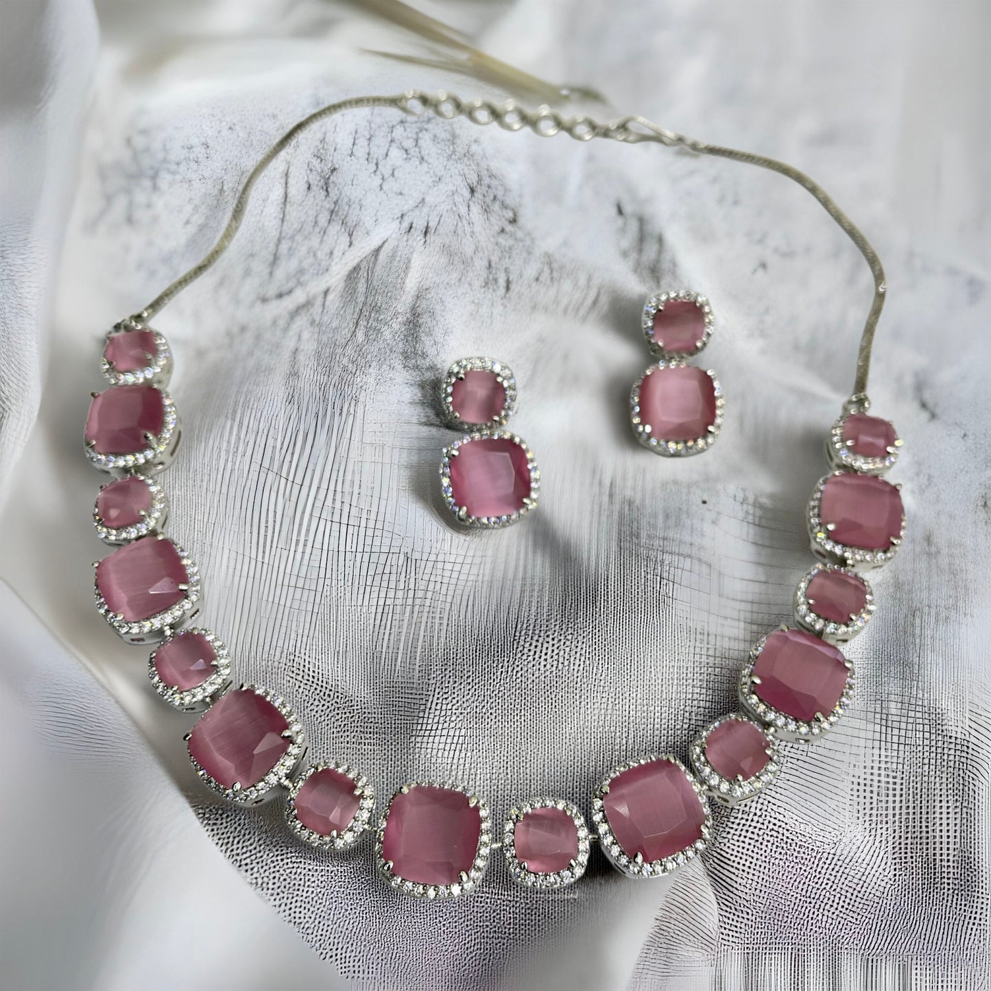Kushion Exotica necklace set