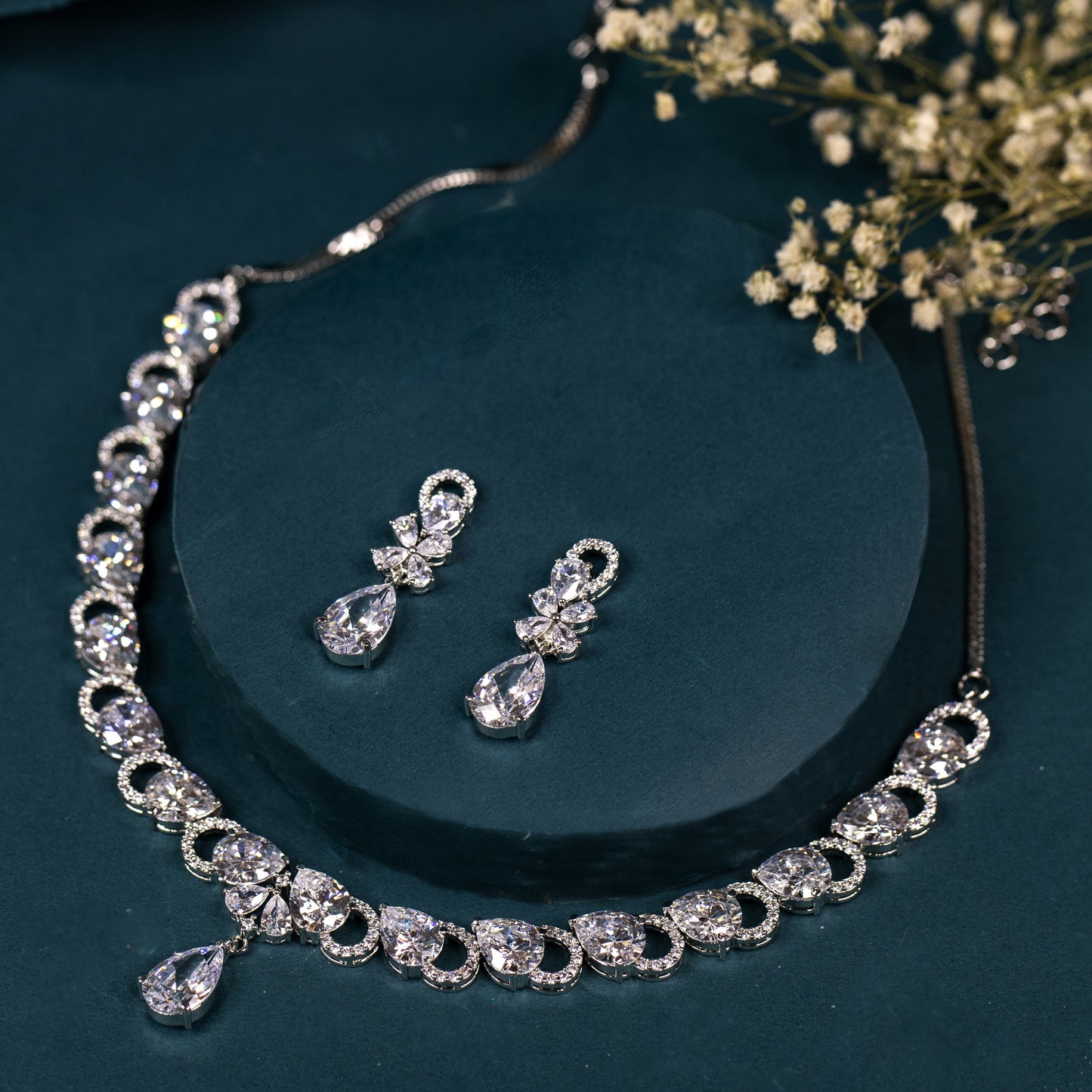Pearto edge zircon necklace Set Online