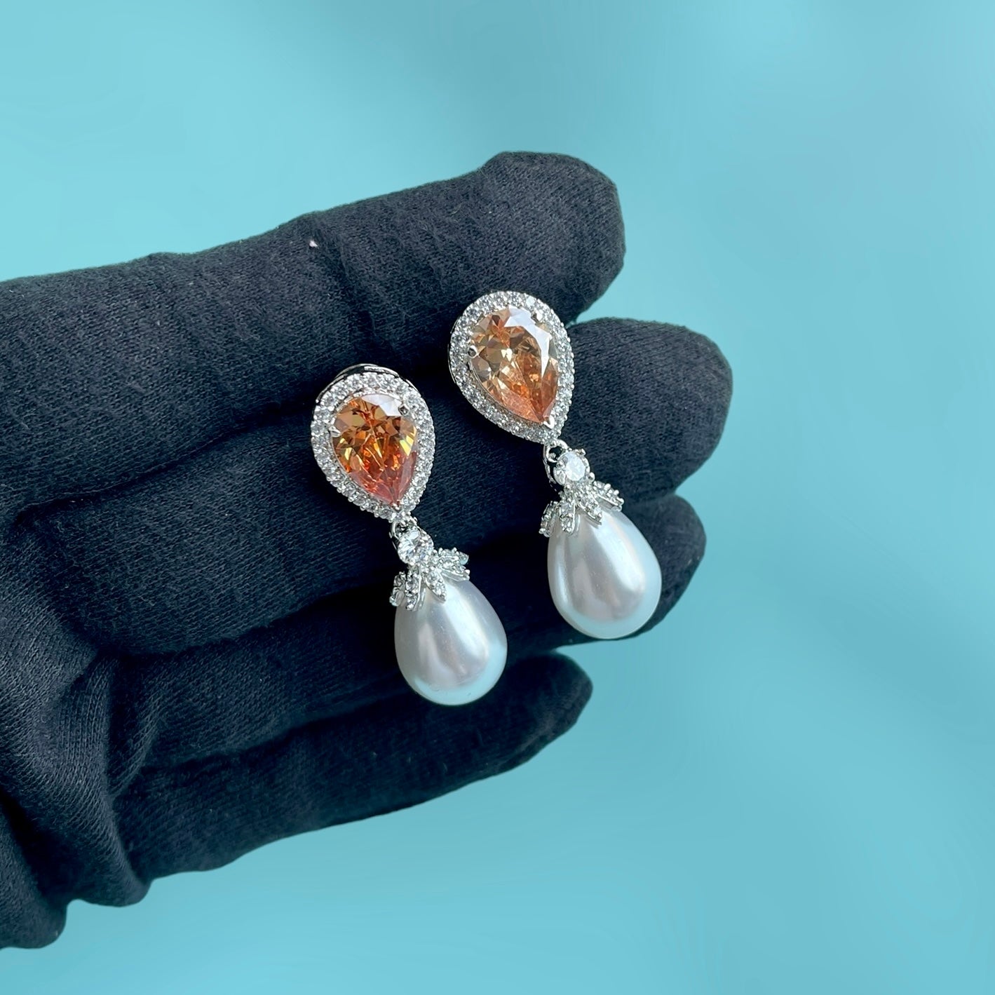 MInimella pearl pear earring