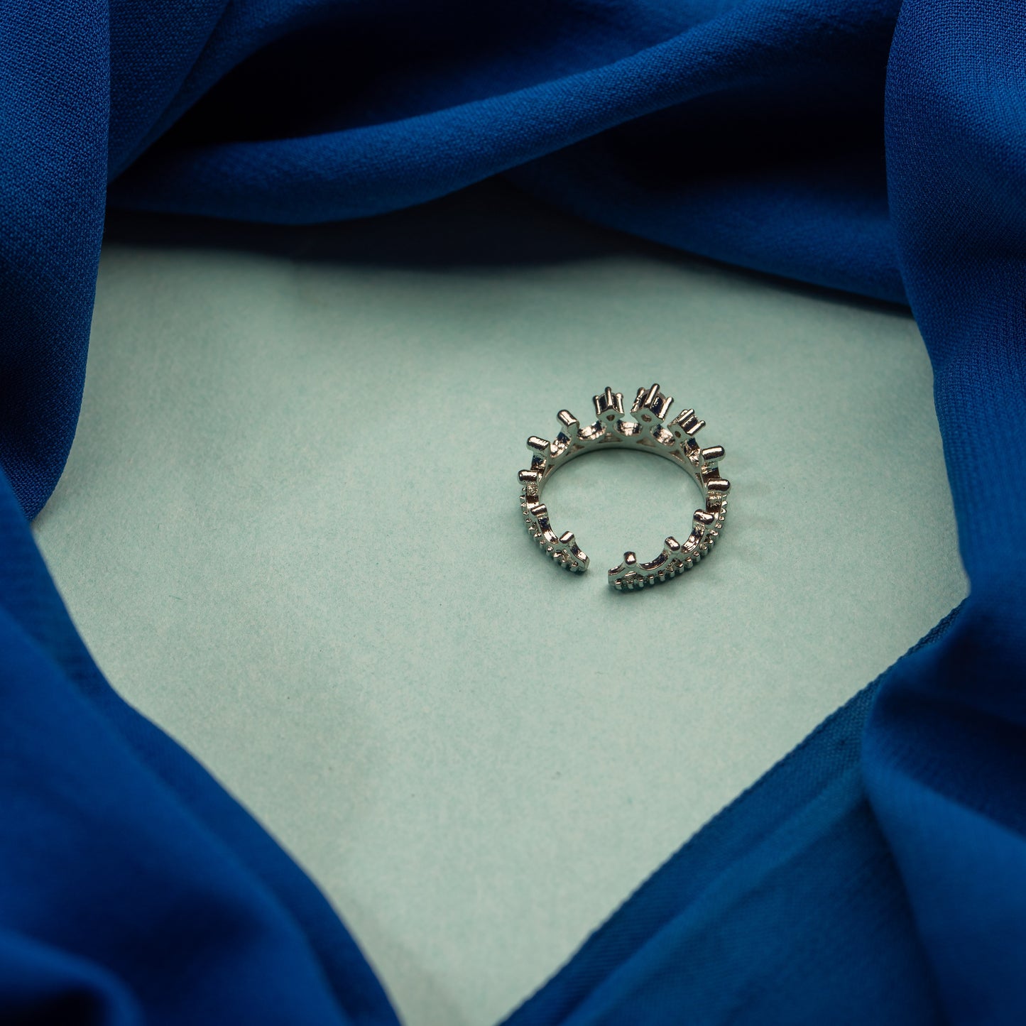 Crown zircon ring