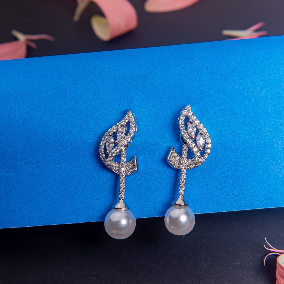 Mini desire pearl stud – Elyment Fashion