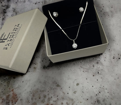 Solitaire charm pendant set