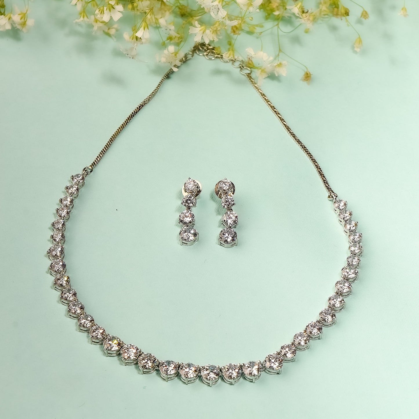Timeless solitaire necklace