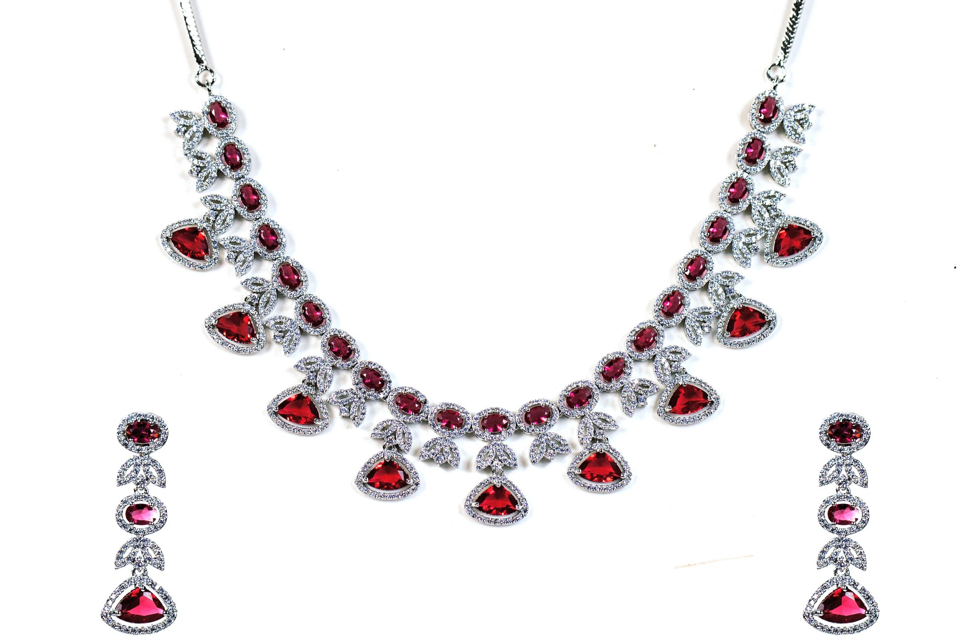 Beautiful Women's necklace Set Online 