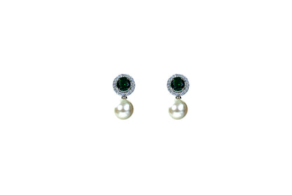 Beautiful Women pearl round stud earring Online