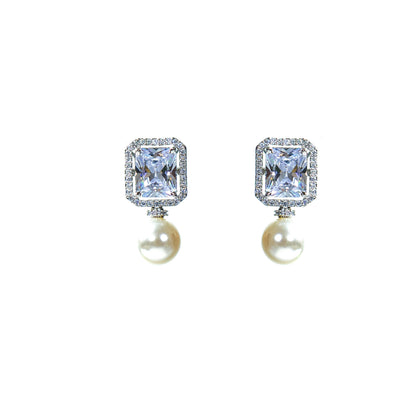 Beautiful Women's pearl Stud Earring Online