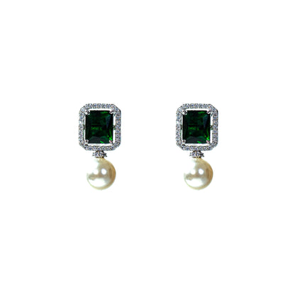 Beautiful Women's pearl Stud Earring Online