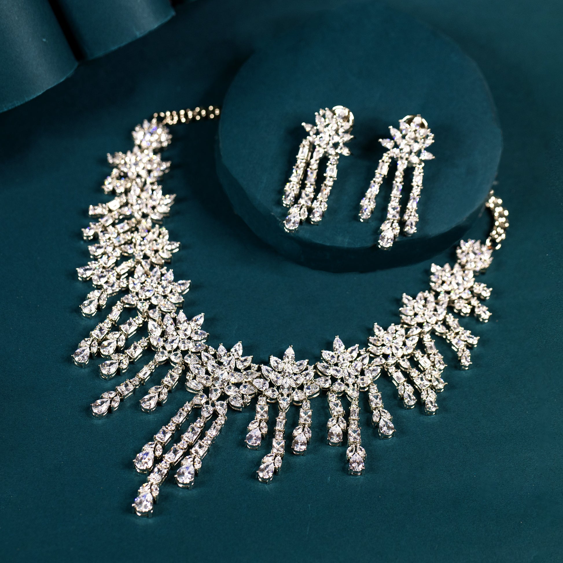 beautiful Women party necklace set Online